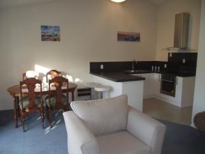 Anchorage Lodge - Marina Haven Apartment