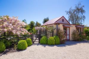 Tasman Village Cottage