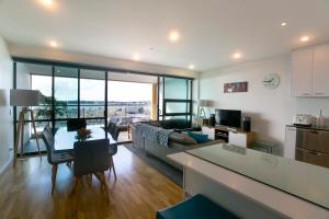 Stunning Views Central Apartment