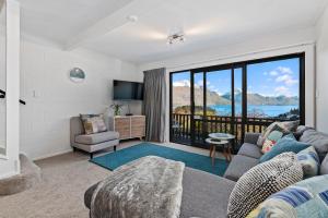Central Queenstown Malaghan Apartment
