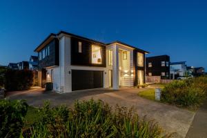 Long Bay Spacious Luxurious Modern 5 Bedroom House