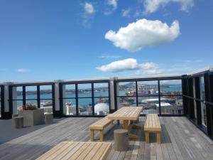 Sparkling Brand-new 2 Bedroom Apt Close to Harbour