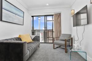 Spectacular City Views in 2 Bedroom Apartment