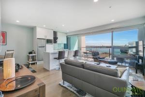 QV Comfortable Waterfront Apartment