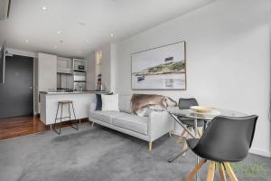 QV Deluxe Waterfront Apartment
