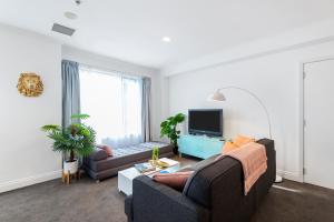 Lovely and Bright Central Apartment! Pool & Gym