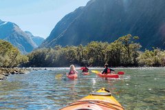 Milford Sound Scenic Flight with Cruise and Kayak Tour